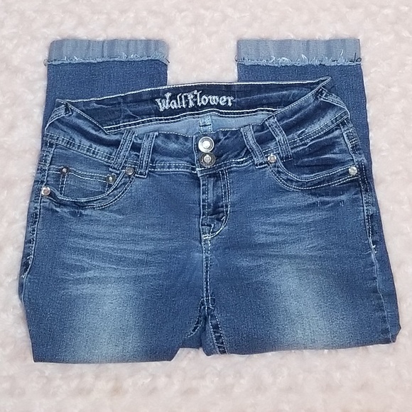 Wallflower Pants - Wallflower Capris juniors size 7.  Embellished
